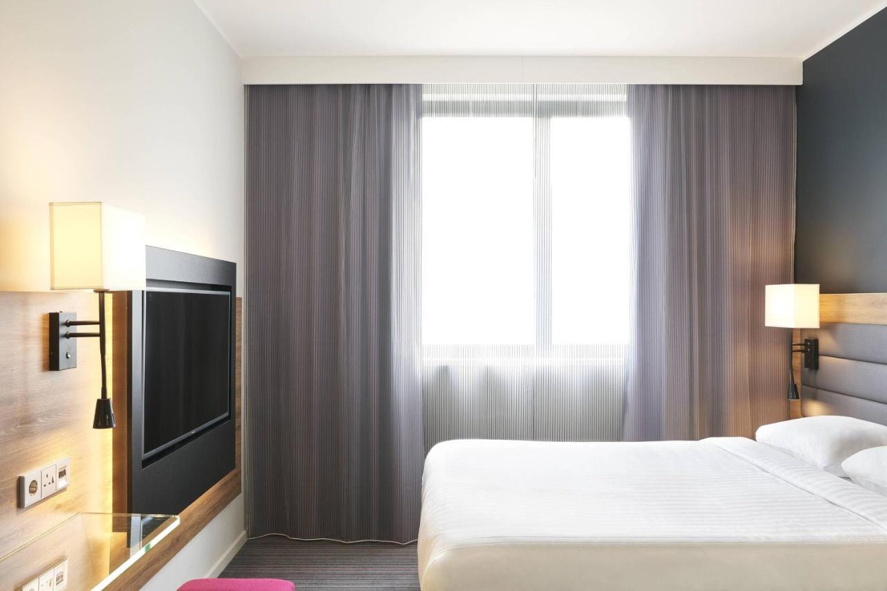 דייס Moxy Aberdeen Airport מראה חיצוני תמונה